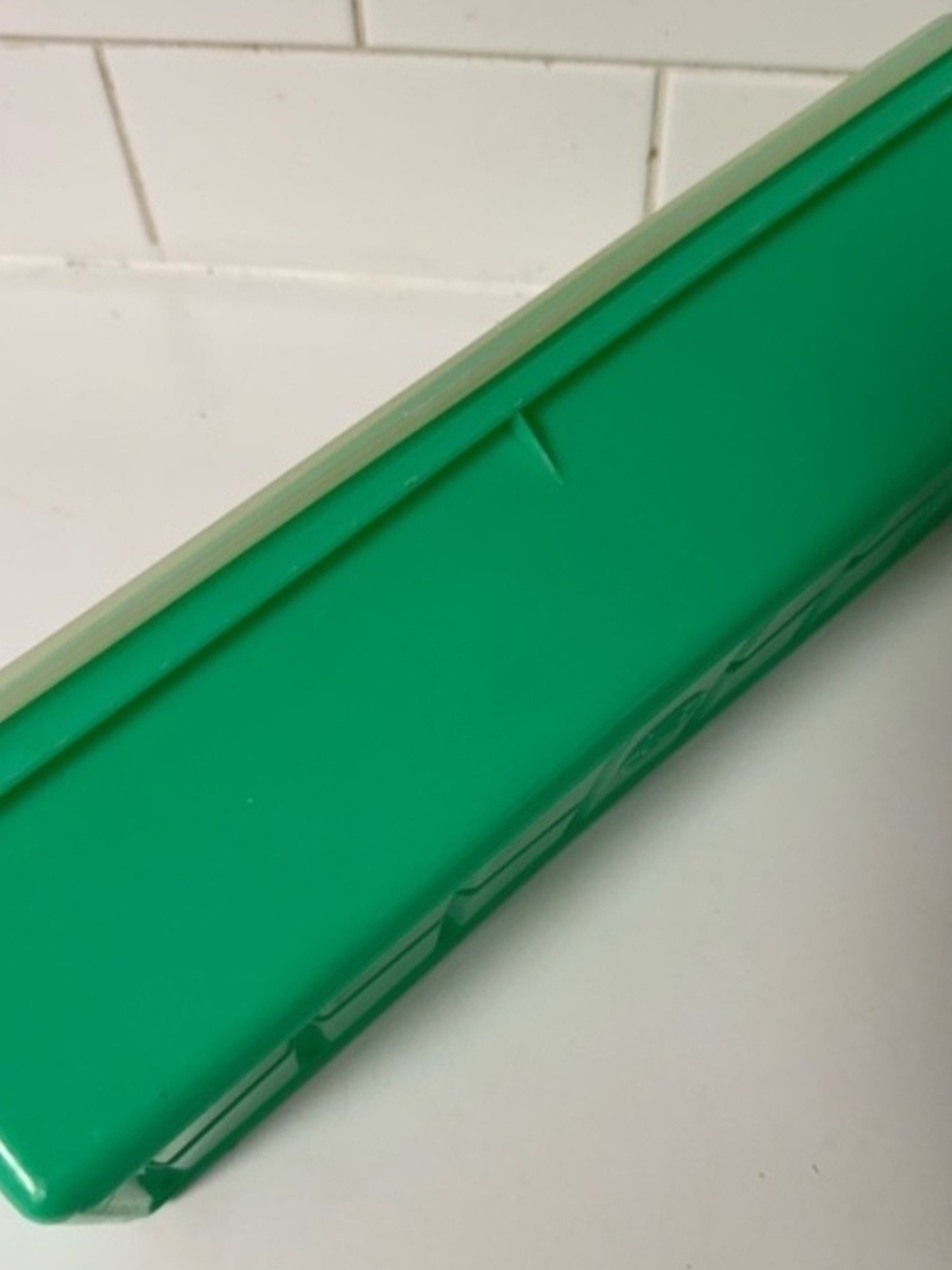 Tupperware VINTAGE Green Rectangular Storage Box - Picture 3 of 3